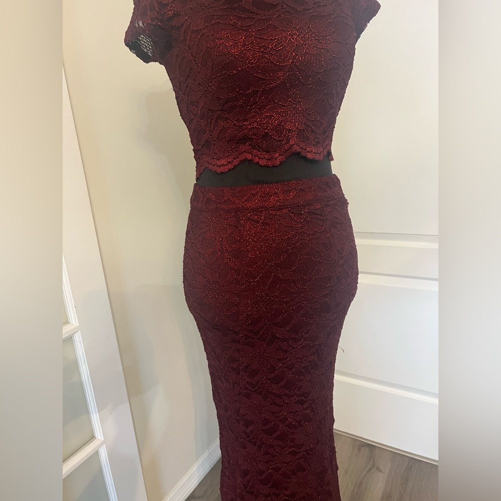 Chic Burgundy Lace High-Low Dress